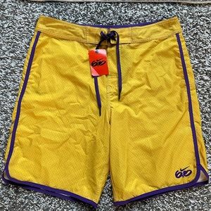 LA Lakers Nike 6.0 Baskbetball Swim Trunks 33” Medium. NWT